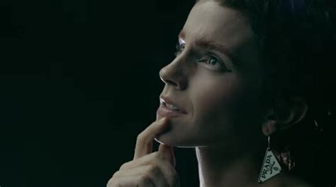 Prada, Emma Watson testimonial e regista nello spot 